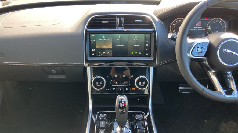 Jaguar XE 2.0 D200 R-Dynamic SE Black 4dr Auto Diesel Saloon